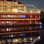 Great Polonia River Boat Bed & Breakfast