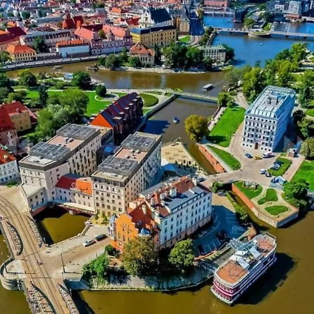 Great Polonia River Boat Bed & Breakfast Vratislav