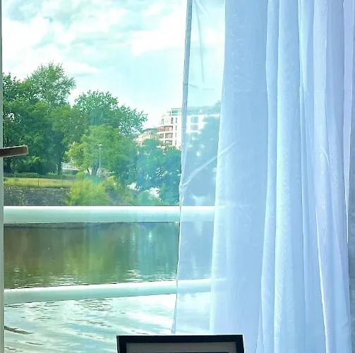 Great Polonia River Boat Bed & Breakfast Wroclaw